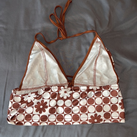 Cropped Halter Tie-Front Funky Top - Picture 2 of 3